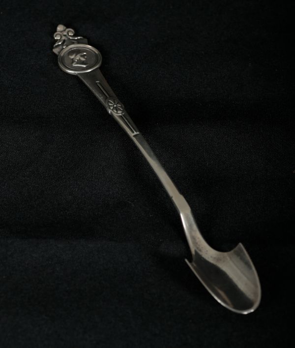 AN UNUSUAL AMERICAN STERLING SILVER SPOON BY WISE OF BROOKLYN