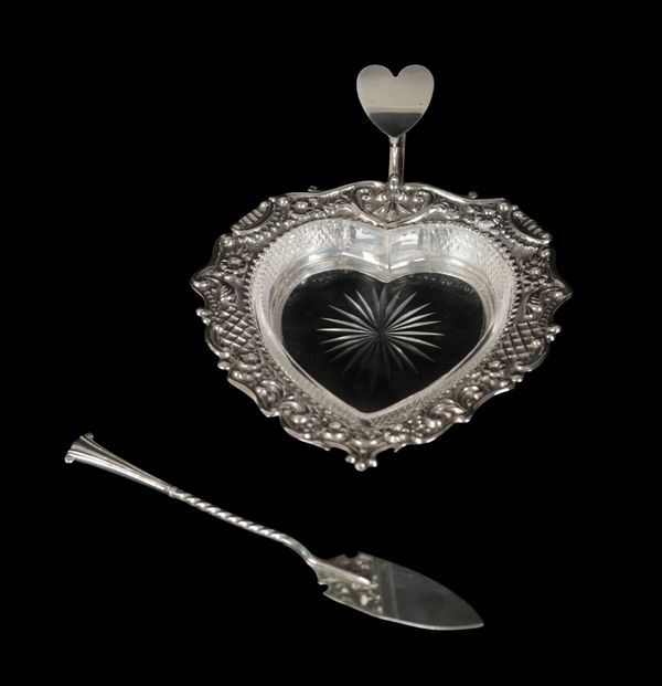 AN EDWARD VII SILVER HEART SHAPED BUTTER DISH