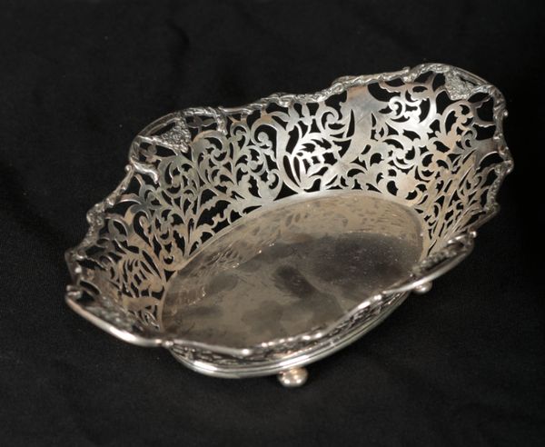 AN EDWARD VII SILVER OVAL BONBON DISH