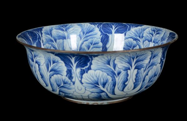 A BLUE AND WHITE WASH BOWL