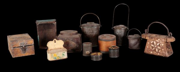 A GROUP OF TWELVE VARIOUS BOXES AND CADDIES