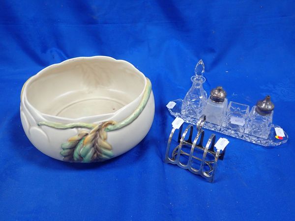 A CLARICE CLIFF MOULDED LEAF BOWL