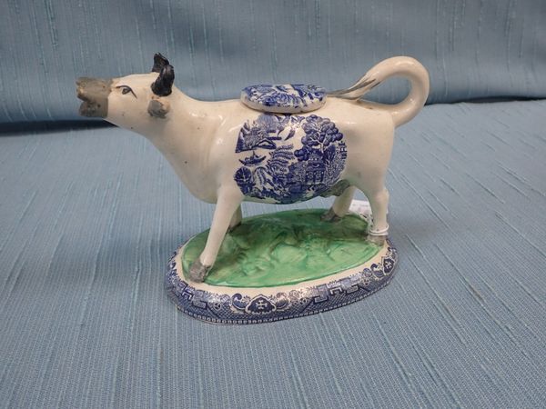 A 19TH CENTURY STAFFORDSHIRE COW CREAMER