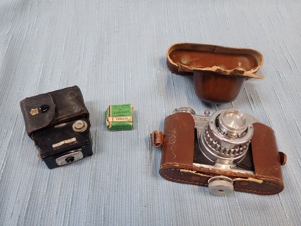 A CORONET CAMEO MINIATURE CAMERA