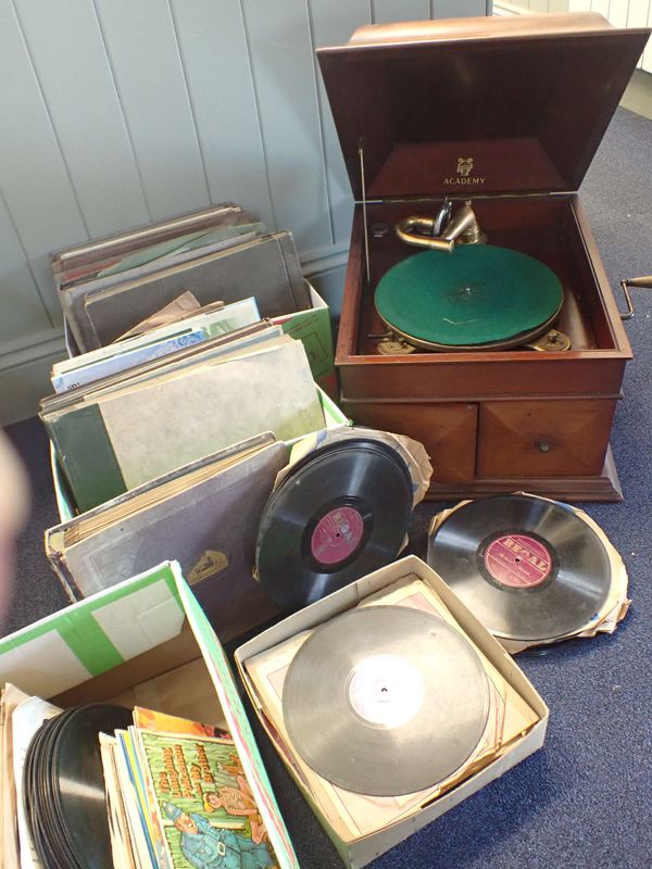 A 1920S 'ACADEMY' TABLE-TOP GRAMOPHONE