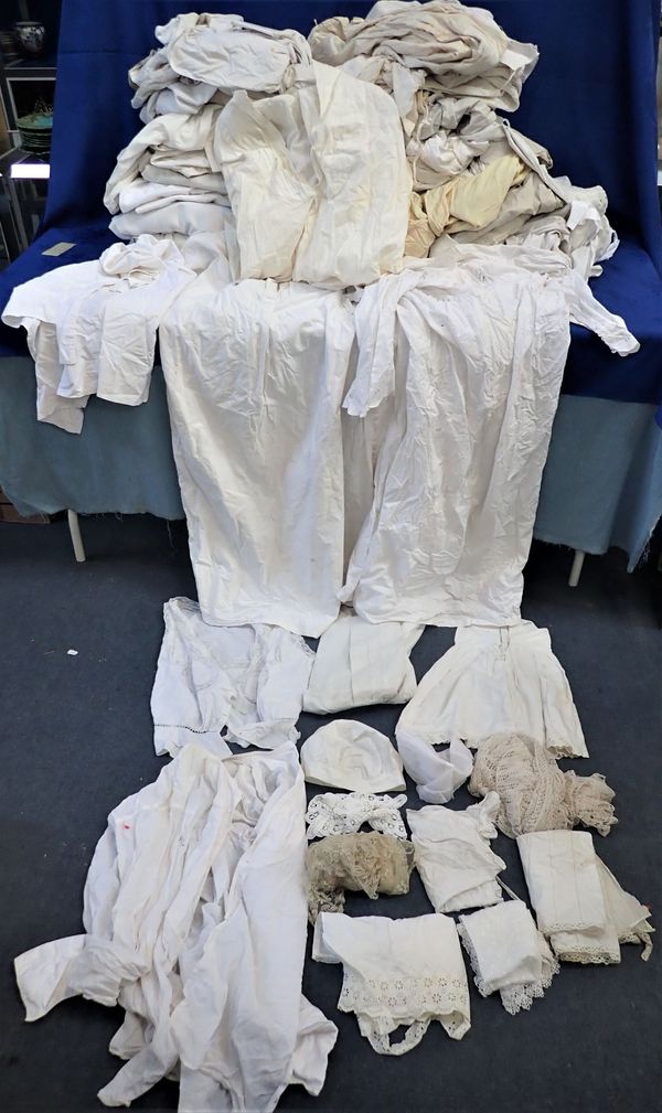 A COLLECTION OF 19TH AND EARLY 20TH CENTURY LINENS AND CLOTHING