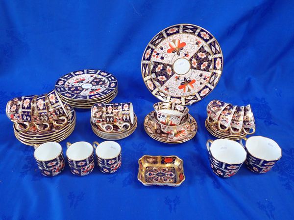 ROYAL CROWN DERBY: A COLLECTION OF IMARI TEA WARE