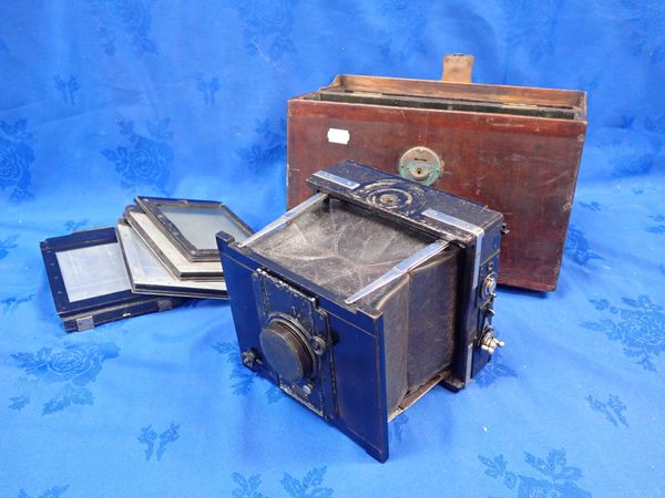 A FOLDING PLATE CAMERA, LABELLED 'C.P. GOERZ, BERLIN'