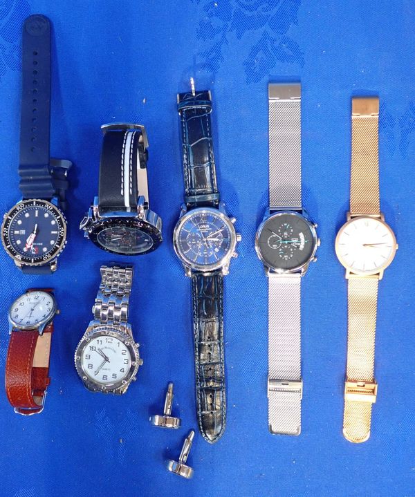 A COLLECTION OF GENTLEMEN'S WATCHES