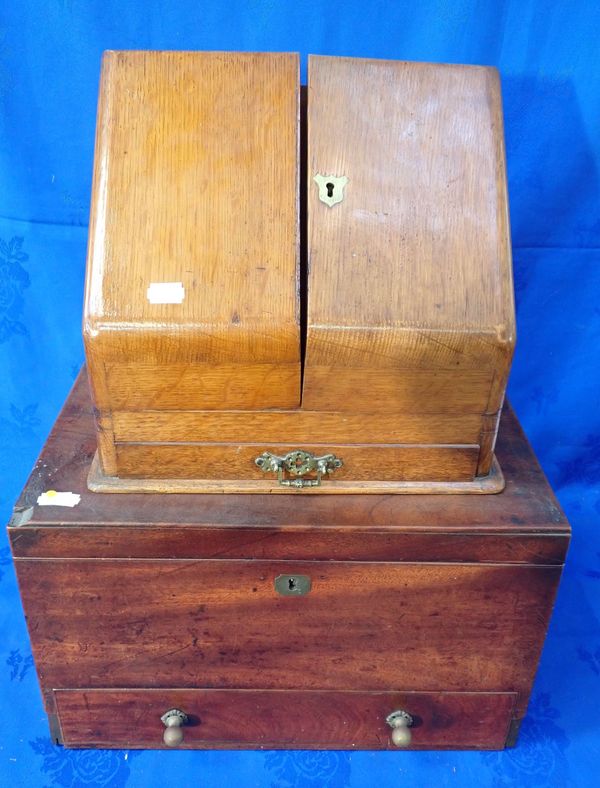 A 19TH CENTURY MAHOGANY BOX