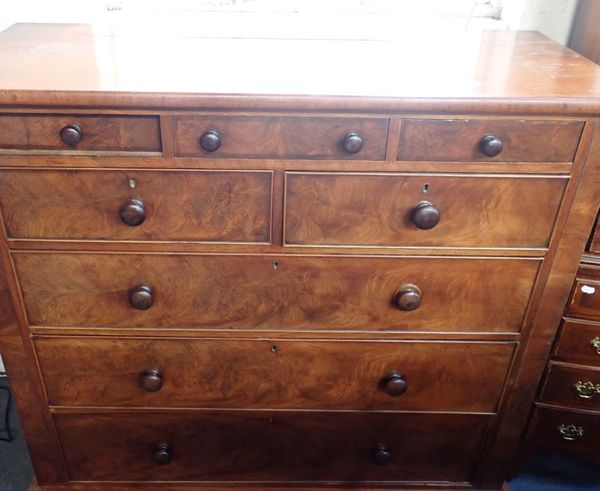 A VICTORIAN MAHOGANY CHEST OF DRAWERS