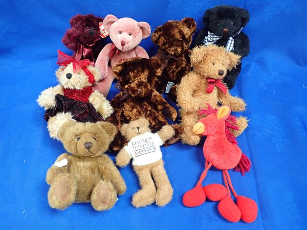 A COLLECTION OF SMALL MODERN TEDDYBEARS