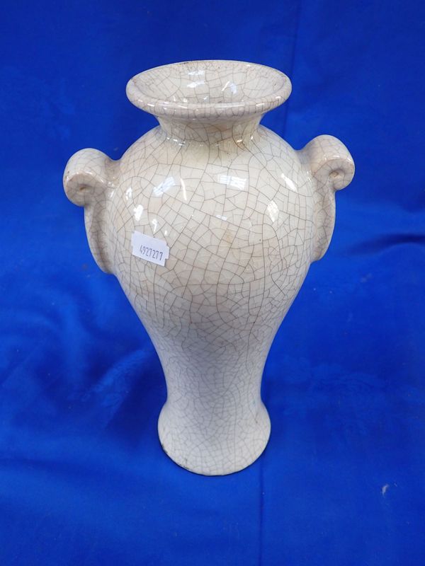 A CHINESE WHITE CRACKLE GLAZE VASE