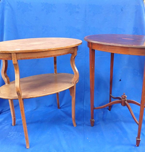 AN EDWARDIAN MAHOGANY OVAL OCCASIONAL TABLE