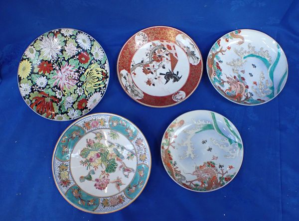 A CHINESE FAMILLE NOIR PLATE