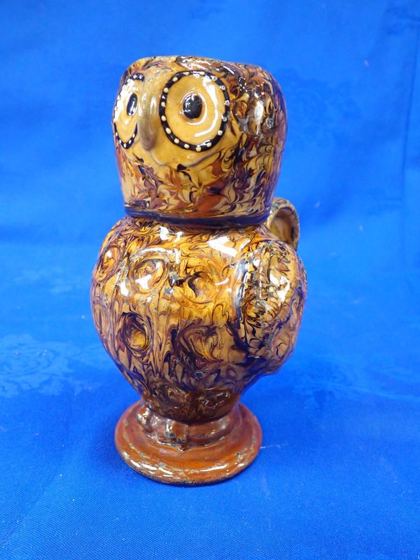 A CAROLE GLOVER STAFFORDSHIRE SLIPWARE OWL JUG AND COVER