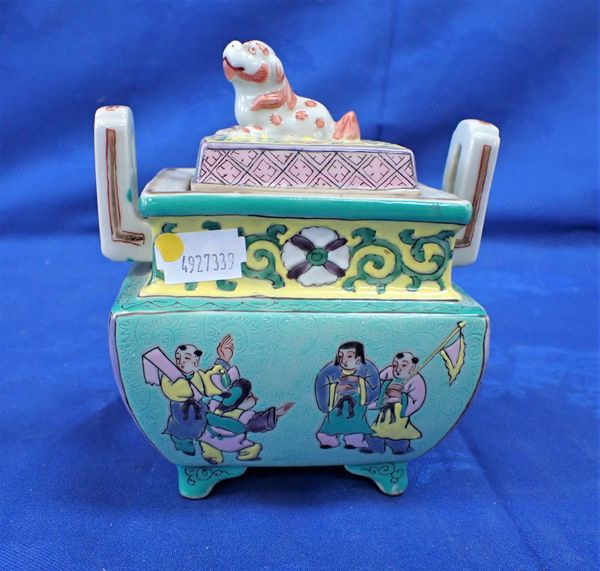 A CHINESE PORCELAIN LIDDED CENSER