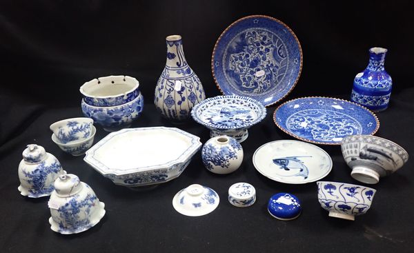 A COLLECTION OF BLUE AND WHITE ORIENTAL CERAMICS