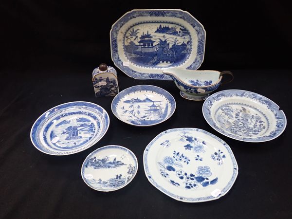 A CHINESE EXPORT BLUE AND WHITE SAUCEBOAT, WITH 'TINKER' REPAIRED HANDLE