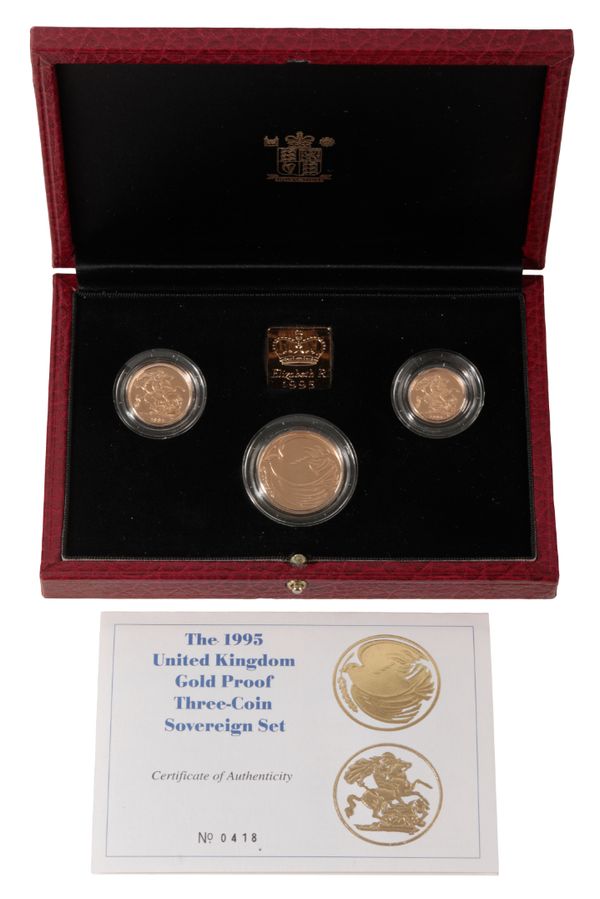 A 1995 ROYAL MINT GOLD PROOF THREE COIN SOVEREIGN SET