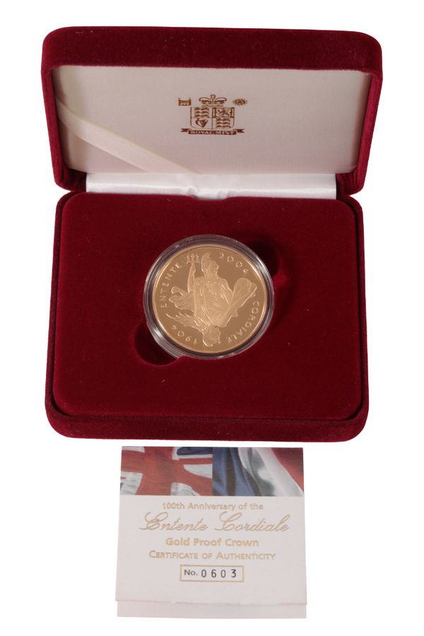A 2004 ROYAL MINT 100TH ANNIVERSARY OF ENTENTE CORDIALE GOLD PROOF £5 CROWN