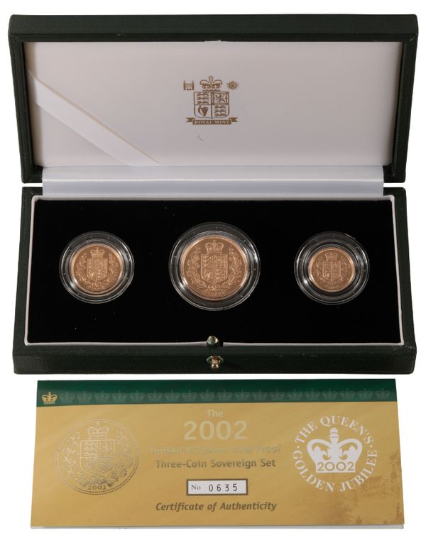 A 2002 ROYAL MINT GOLD PROOF THREE COIN SOVEREIGN SET