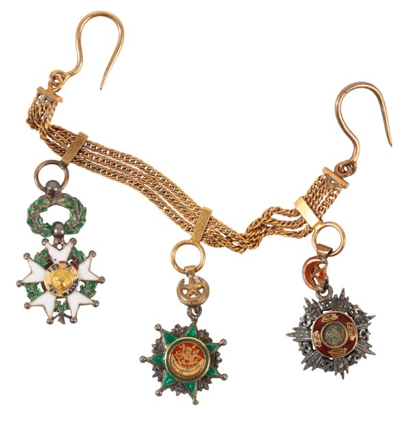 CRIMEAN WAR MINIATURE MEDALS ON GILT GOLD CHAIN