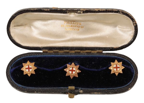 A CASED SET OF 3 COLDSTREAM GUARDS DRESS STUDS