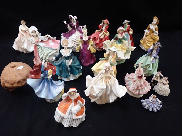 A COLLECTION OF ROYAL DOULTON FIGURINES