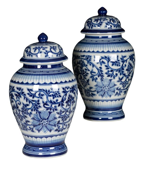 A PAIR OF BLUE AND WHITE PORCELAIN GINGER JARS