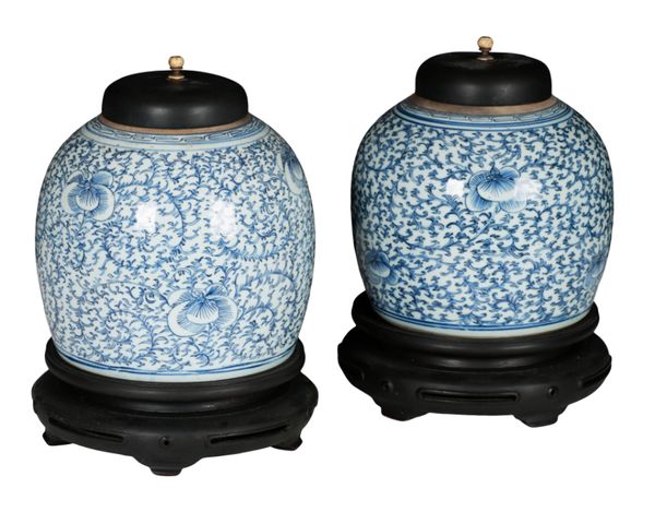 A PAIR OF CHINESE BLUE AND WHITE GINGER JARS