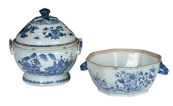 A CHINESE EXPORT SOUP TUREEN AND COVER