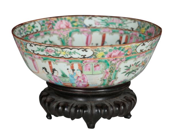 A CHINESE CANTON FAMILLE ROSE EXPORT BOWL