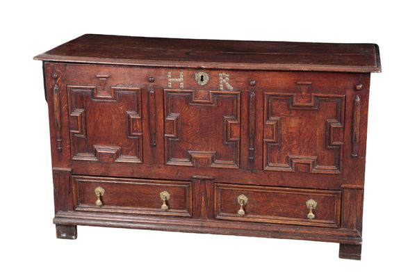 AN EARLY 18TH CENTURY PANELLED OAK MULE CHEST