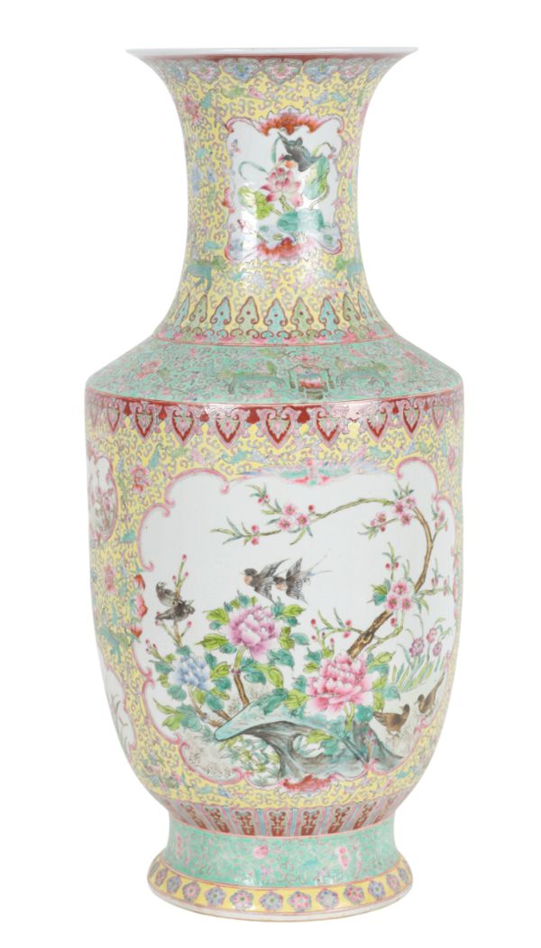 A LARGE CHINESE FAMILLE ROSE VASE