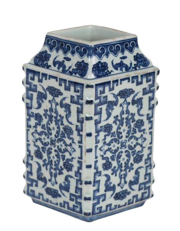 A CHINESE BLUE AND WHITE VASE