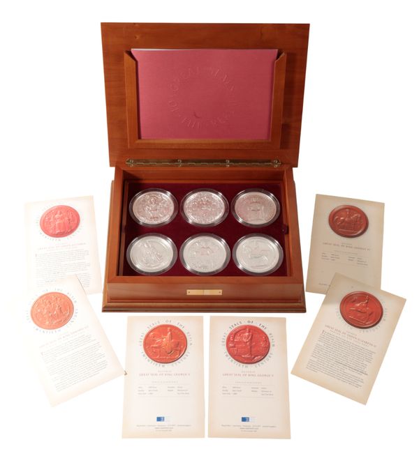 A ROYAL MINT SILVER "GREAT SEALS OF THE REALM" SILVER COIN SET