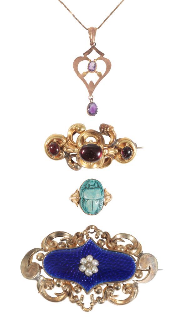 A VICTORIAN BROOCH