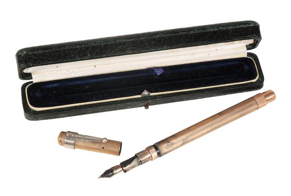 A 9CT GOLD FOUNTAIN PEN