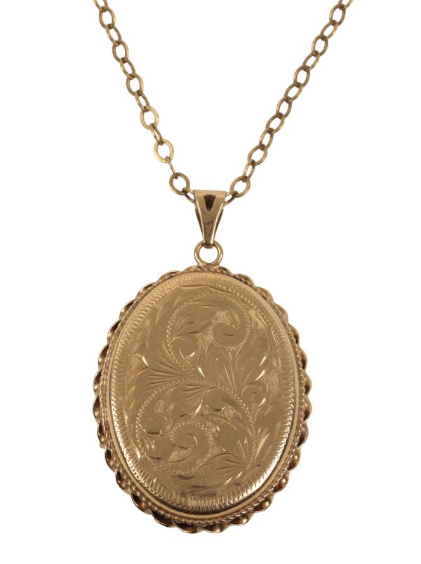 AN UNMARKED YELLOW METAL HINGED LOCKET