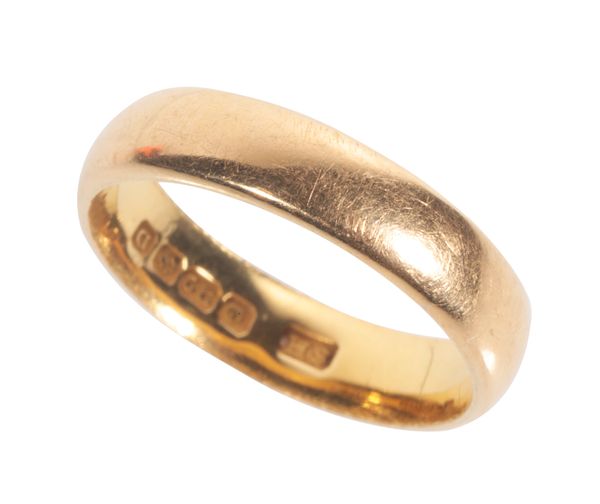 A 22CT YELLOW GOLD WEDDING BAND