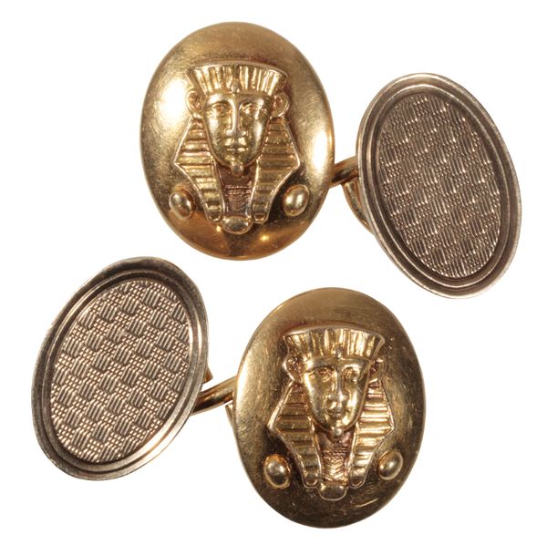 A PAIR OF  GOLD CUFFLINKS