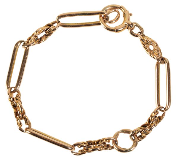 AN UNMARKED FANCY CHAIN-LINK BRACELET