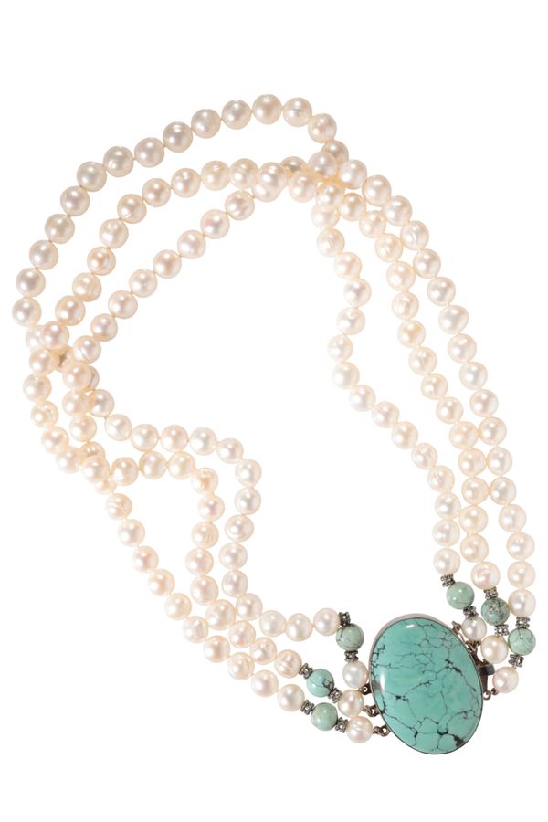 A MODERN CULTURED PEARL NECKLACE