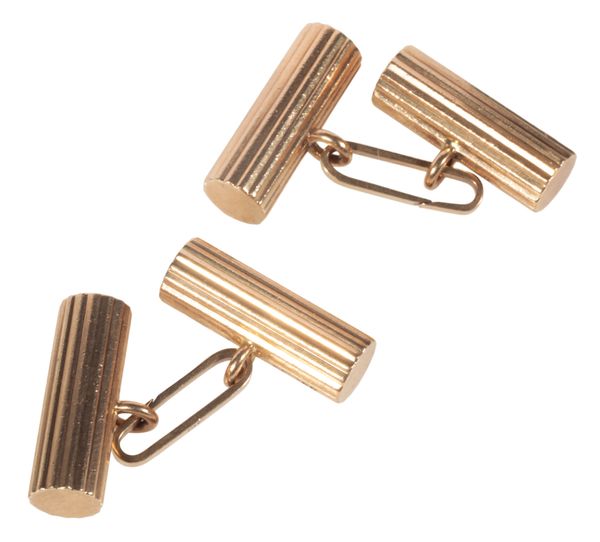 A PAIR OF GENTLEMANS 9CT GOLD CUFFLINKS