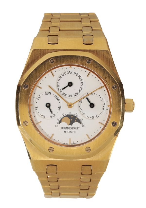 AUDEMARS PIGUET: A GENTLEMAN'S ROYAL OAK PERPETUAL CALENDAR 18CT YELLOW GOLD BRACELET WATCH