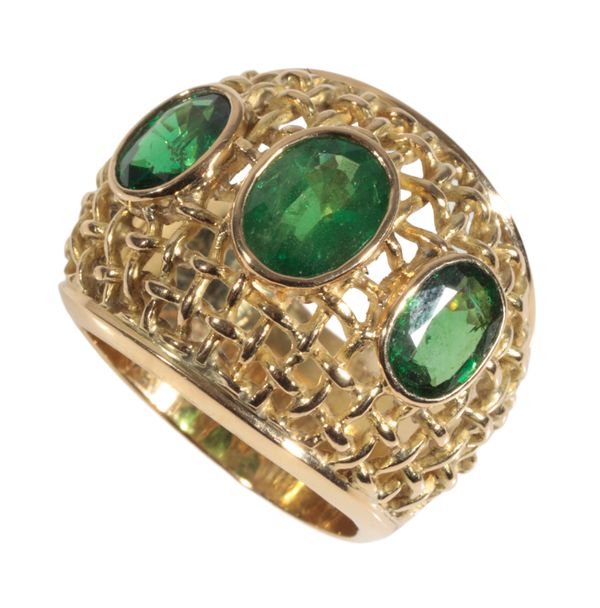 A TSAVORITE GARNET DRESS RING