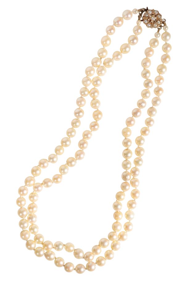 A DOUBLE STRAND CULTURED PEARL NECKLACE