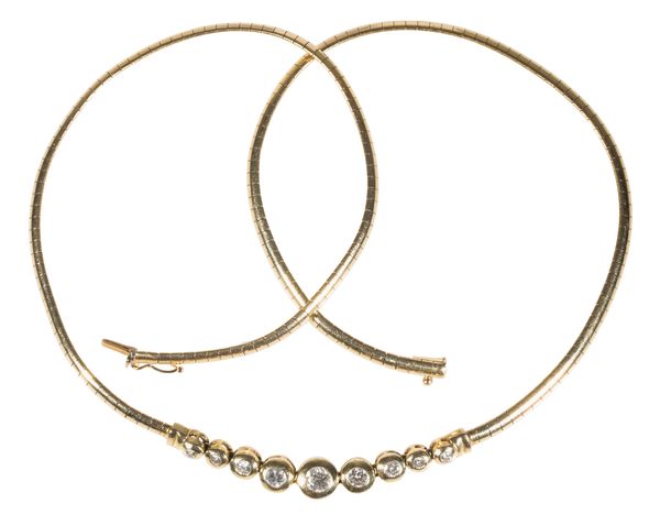 A DIAMOND AND GOLD NECKLACE