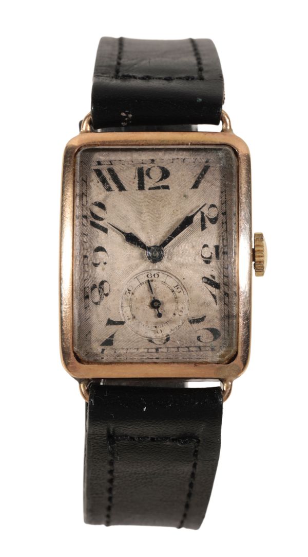 A GENTLEMAN'S 9CT GOLD WRISTWATCH